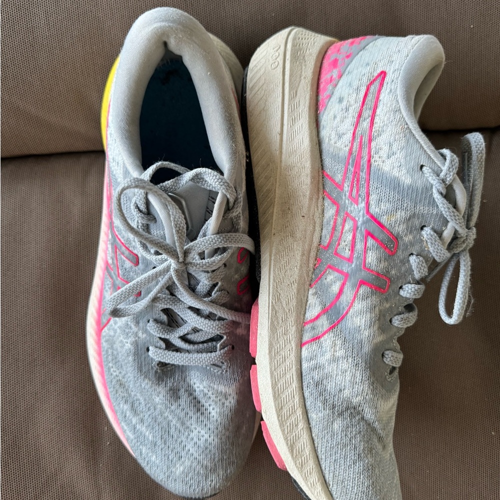 ASICS running shoe- insert required